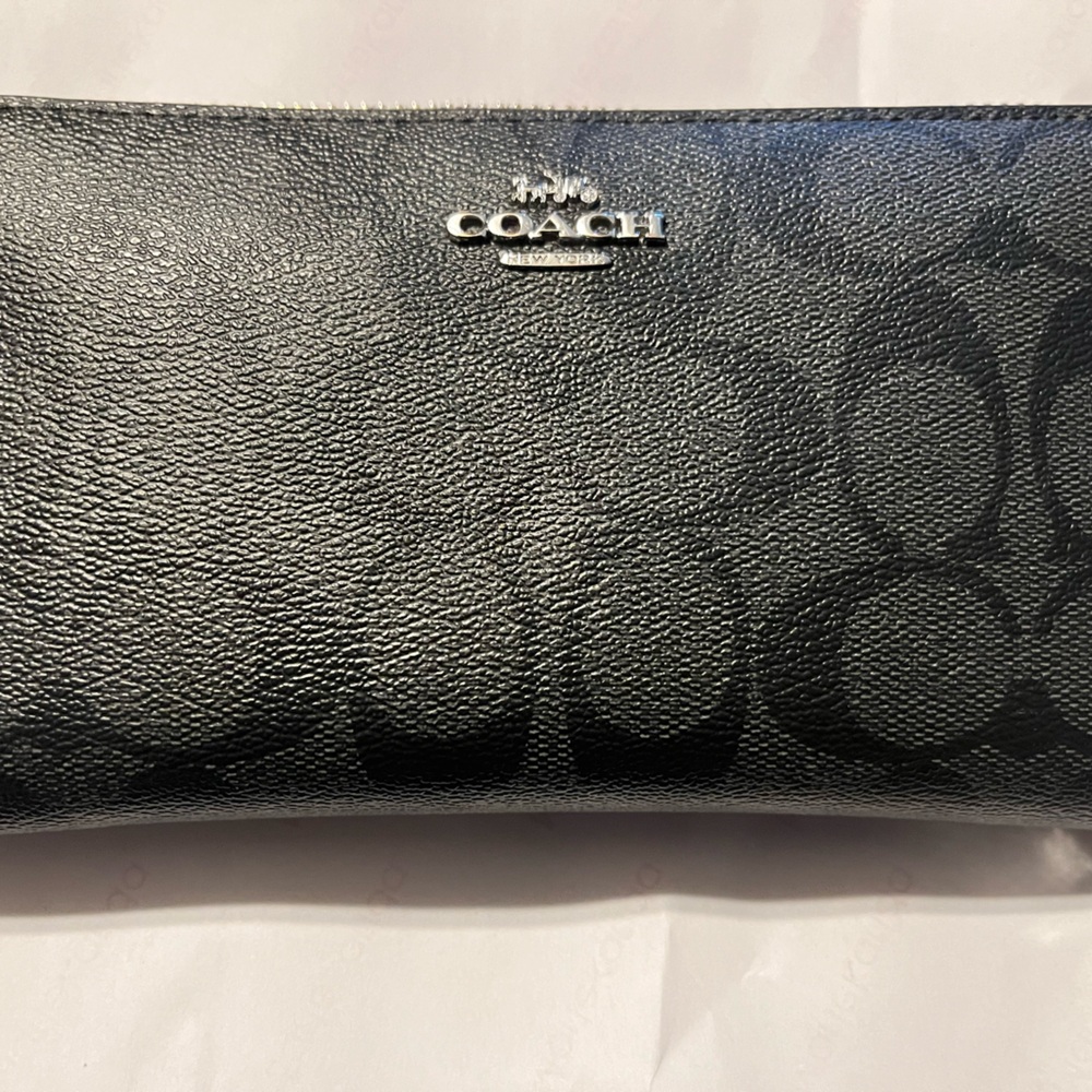 Gently used coach zipper wallet, black color.